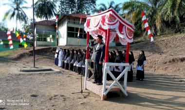 Pimpin Upacara Penaikan Bendera HUT RI Ke 77, Kepala Sekolah Islamiyah : Berjalan Lancar