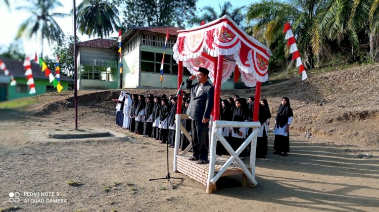 Pimpin Upacara Penaikan Bendera HUT RI Ke 77, Kepala Sekolah Islamiyah : Berjalan Lancar