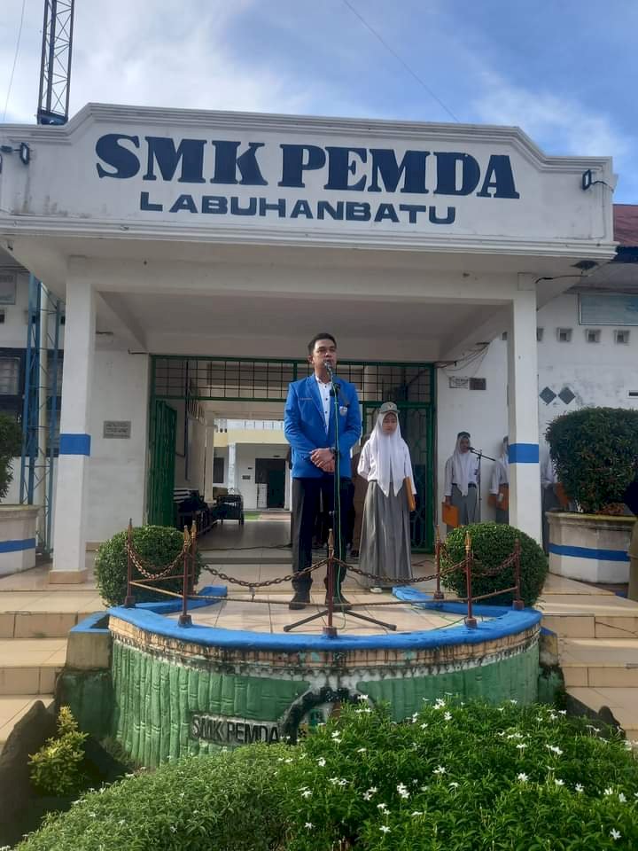 Jadi Pembina Upacara di Sekolah SMK Pemda, Ketua KNPI "Adik-adik Harus Harus Siap Menjadi Penerus Yang Berinovasi"