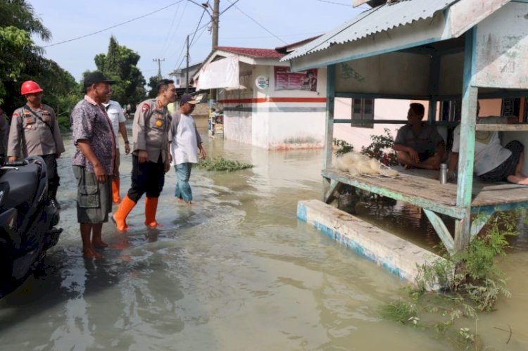 Kapolresta Deli Serdang Cek Lokasi Banjir Dirikan Posko dan Bagi Sembako