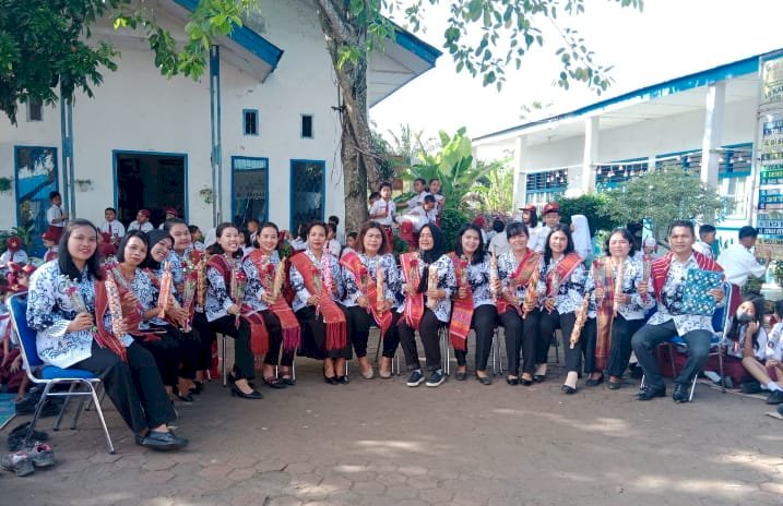 SDN 104221 Salam Tani Memperingati Hari Guru Nasional