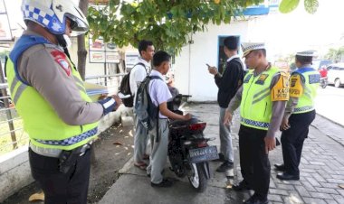 Mantap, Dirlantas Polda Sumut Kombes Pol. Muji Ediyanto, S.H., S.I.K.,Turun Langsung Dalam Pelaksanaan Operasi Zebra Toba 2023