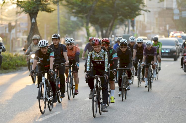 Gowes Keliling Kota Pj. Gubernur Sumut Hassanudin Sapa Masyarakat