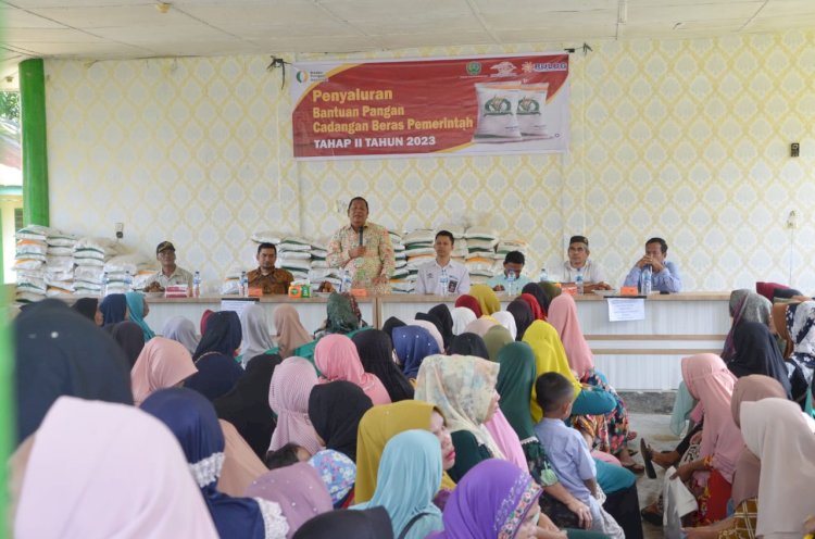 Wali Kota Padangsidimpuan Salurkan Program Bantuan Cadangan Pangan di Tiga Tempat