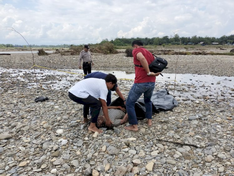 Sesosok Mayat Pria Ditemukan Di Aliran Sungai Batang Serangan