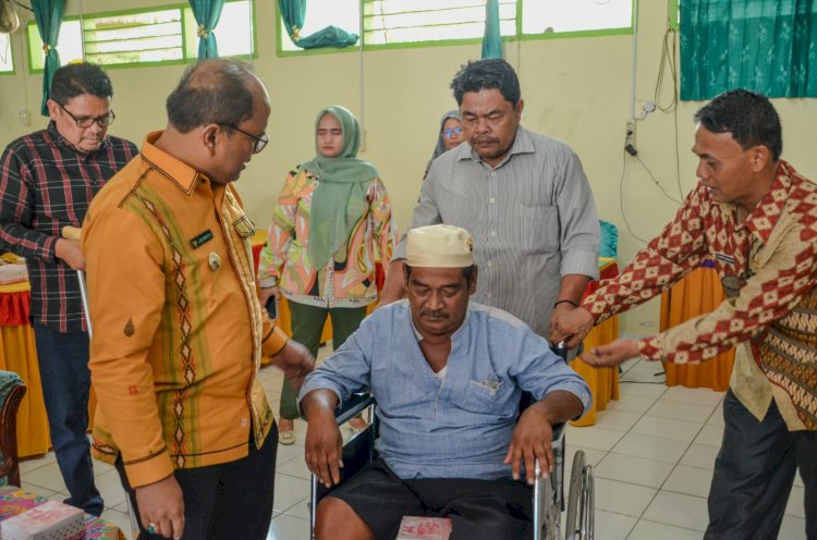 Dinas Sosial Serahkan Alat Bantu Bagi Penyandang Disabilitas