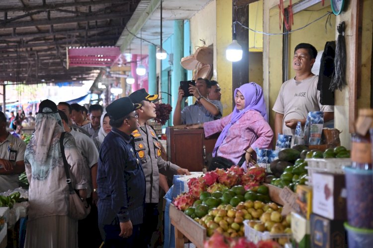 Pj. Walikota Letnan Pantau Harga Kebutuhan Pokok Di Pasar