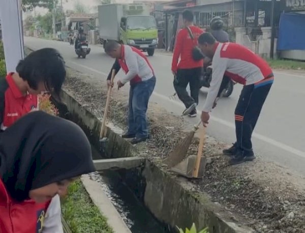 Rutan Kelas I Medan Bersihkan MCK dan Drainase Menyambut Hari Bakti Pemasyarakatan ke-60 Tahun