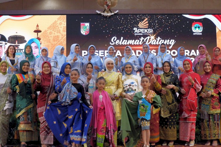 Pj. Ketua TP PKK Kota Padangsidimpuan Ny. Masroini Letnan Ikuti Ladies Program Di Menara Dang Merdu Bank Riau Kepri