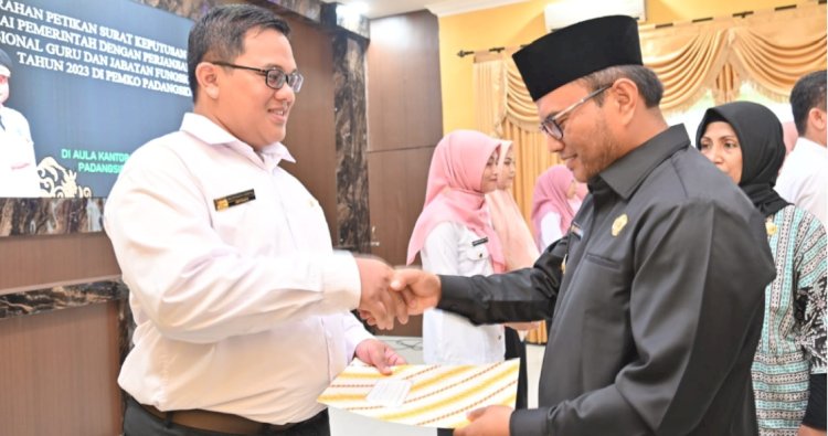 Pj. Wali Kota Padangsidimpuan Serahkan SK P3K Formasi 2023.