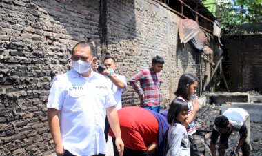Bupati Labuhanbatu Sambangi Korban Kebakaran di Kelurahan Sirandorung