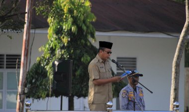 Asisten ll Pimpin Upacara Apel Gabungan di Lingkungan Pemkab