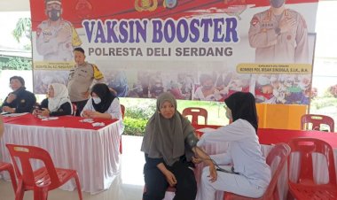 Polresta Deli Serdang Kombes Pol .Irsan Sinuhaji SikMH Kembali Menggelar Vaksinasi Booster Untuk Masyarakat