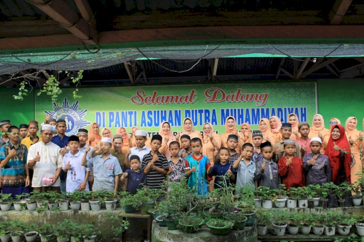 Memperingati HUT Ke-23, DWP Kabupaten Labuhanbatu Anjangsana Ke Panti Asuhan.