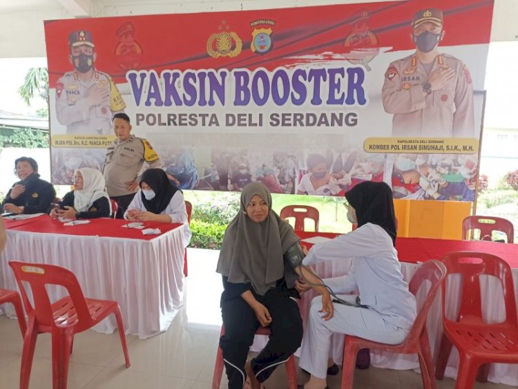 Polresta Deli Serdang Kombes Pol .Irsan Sinuhaji SikMH Kembali Menggelar Vaksinasi Booster Untuk Masyarakat