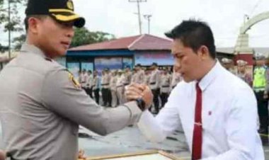 Kapolres Pelabuhan Belawan Berikan Reward 4 Personil Berprestasi