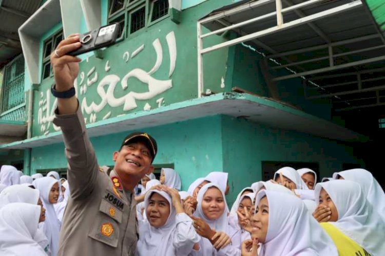 Kapolres Pelabuhan Belawan Ajak Siswa Siswi MTS 5 Al-Jamiatul Wasliah Jauhi Narkoba Dan Kenakalan Remaja