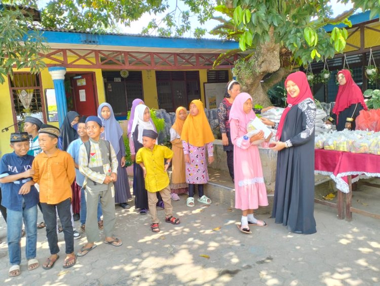 SDN Nomor 105300 Suka Makmur Deli Tua  Memberi Santunan Kepada Anak Yatim Piatu dan Farkir Miskin Dalam Rangka Bulan Suci Ramadhan 1444 Hijriah