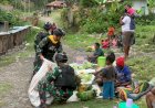 Satgas Mobile Raider 300 Siliwangi Berkunjung ke Pasar Tradisional Distrik Beoga Papua