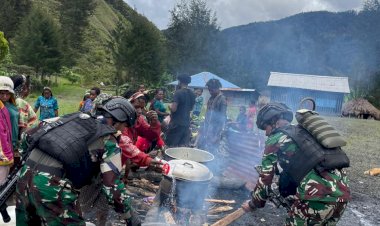 Satgas Mobile Raider 300 Siliwangi Sukseskan Acara Perkawanan 5 Kampung di Kabupaten Puncak Papua