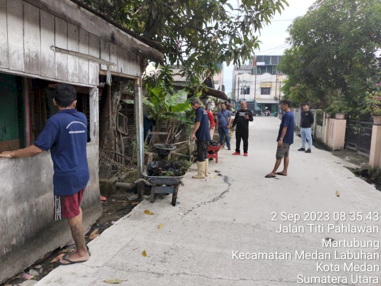 PEDULI KEBERSIHAN, PETUGAS DAN WARGA BINAAN RUTAN LABUHAN DELI LAKUKAN BERSIH-BERSIH LINGKUNGAN RUTAN