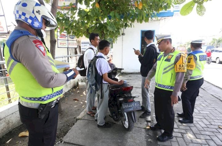 Mantap, Dirlantas Polda Sumut Kombes Pol. Muji Ediyanto, S.H., S.I.K.,Turun Langsung Dalam Pelaksanaan Operasi Zebra Toba 2023