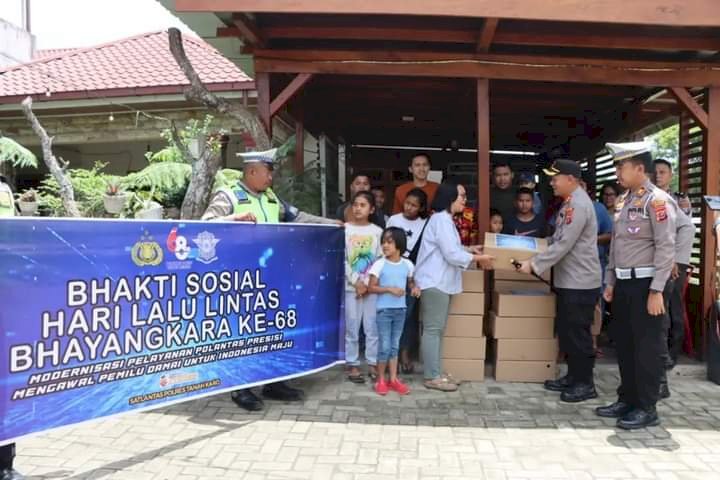 Sambut Hari Lalu Lintas Bhayangkara ke 68, Kapolres Tanah Karo Bersama Satuan Lalu Lintas Polres Tanah Karo Kunjungi Yayasan Sosial Pondok Pesantren dan Panti Asuhan 