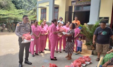 Polsek Mardingding Berikan Bantuan Korban Kebakaran Lau Baleng