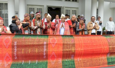 PJ Gubsu Hassanudin: Saya Bangga Ulos 1000 Meter ini Jika Dibawa ke Monas